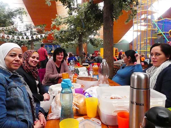 Frauen gemeinsam – Allgäulino mit Frauen und Kindern
